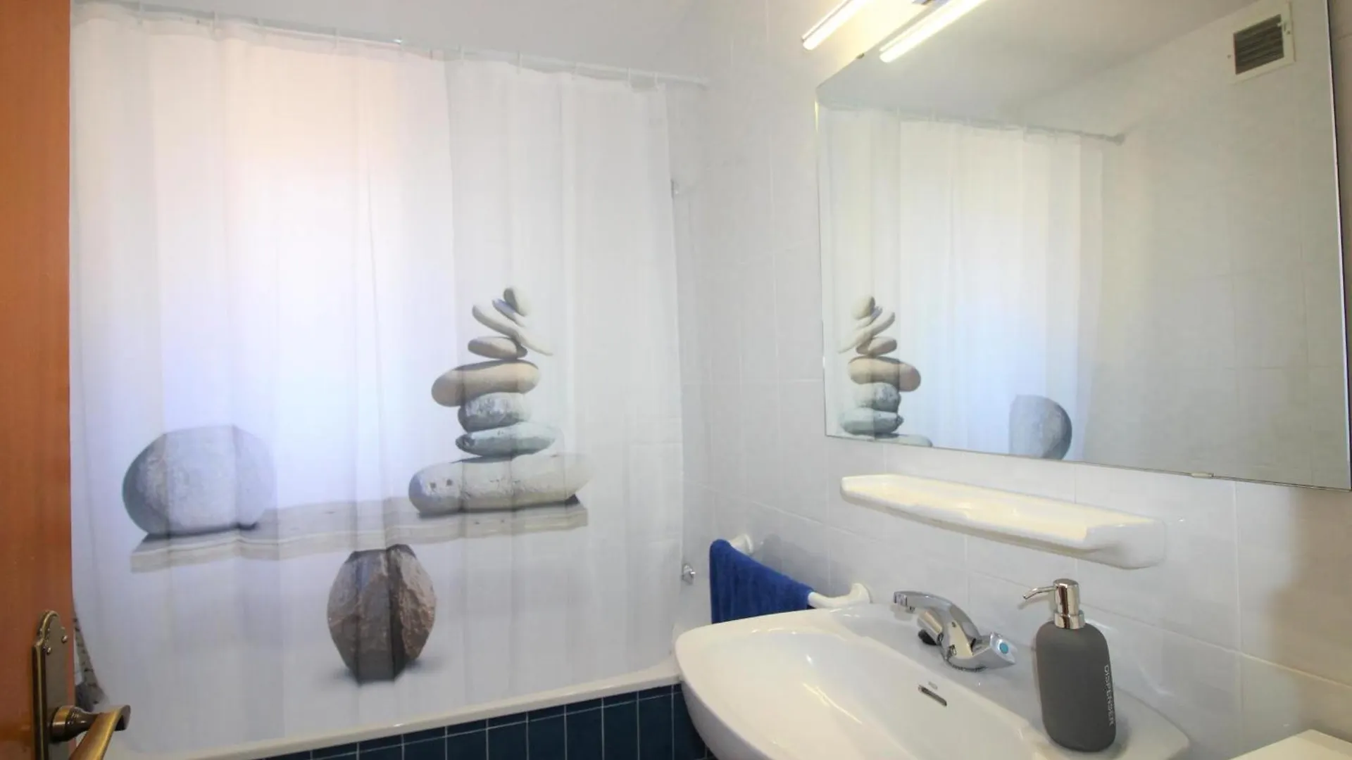 Apartamento Acogedor Con Jardin Y Terraza, A 150 M De La Playa, Equipado Con A/C, Para 5 Personas - Hisp-228-426 Apartment Llanca