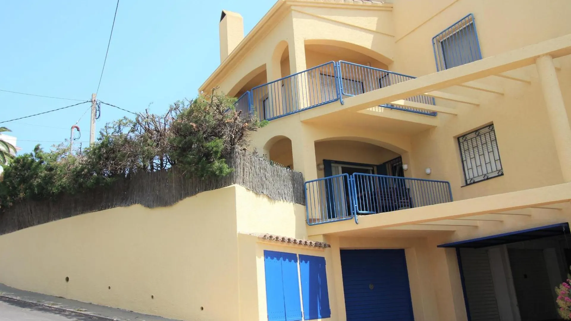Apartamento Acogedor Con Jardin Y Terraza, A 150 M De La Playa, Equipado Con A/C, Para 5 Personas - Hisp-228-426 Apartment Llanca