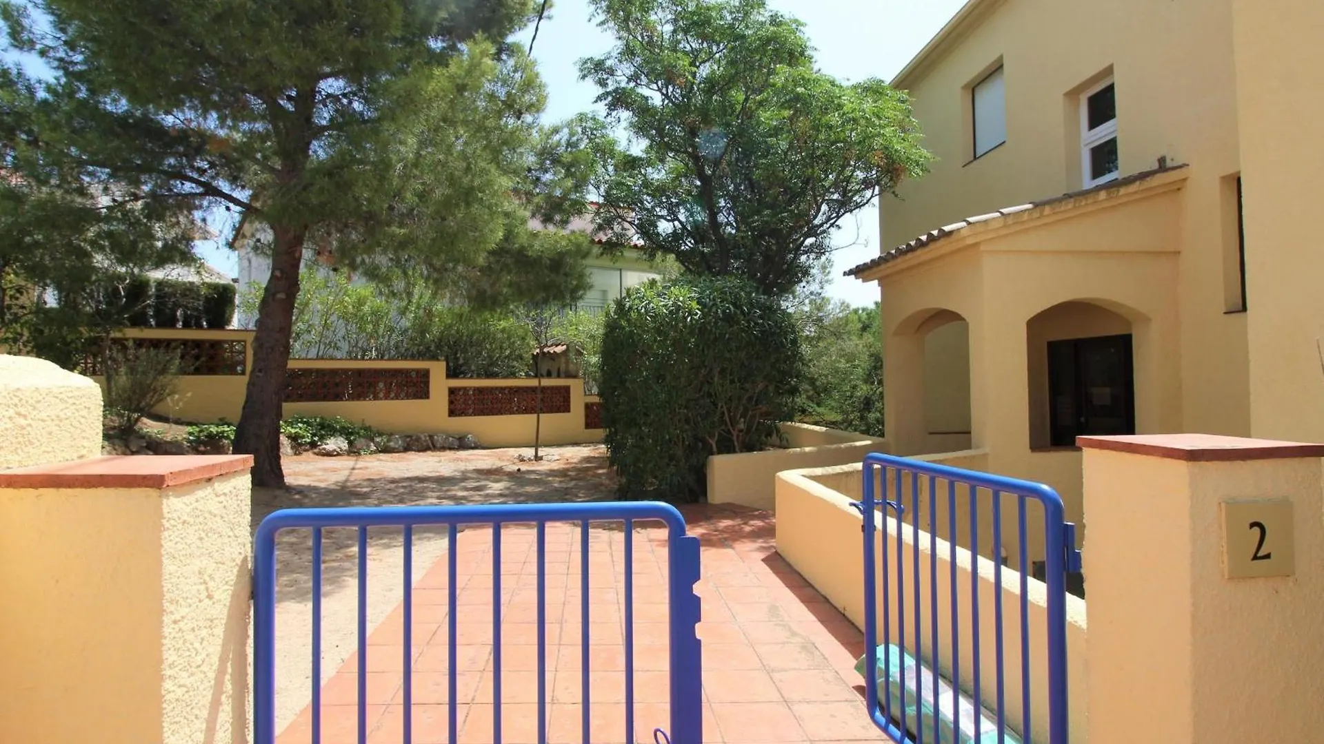 Apartamento Acogedor Con Jardin Y Terraza, A 150 M De La Playa, Equipado Con A/C, Para 5 Personas - Hisp-228-426 Apartment Llanca Spain