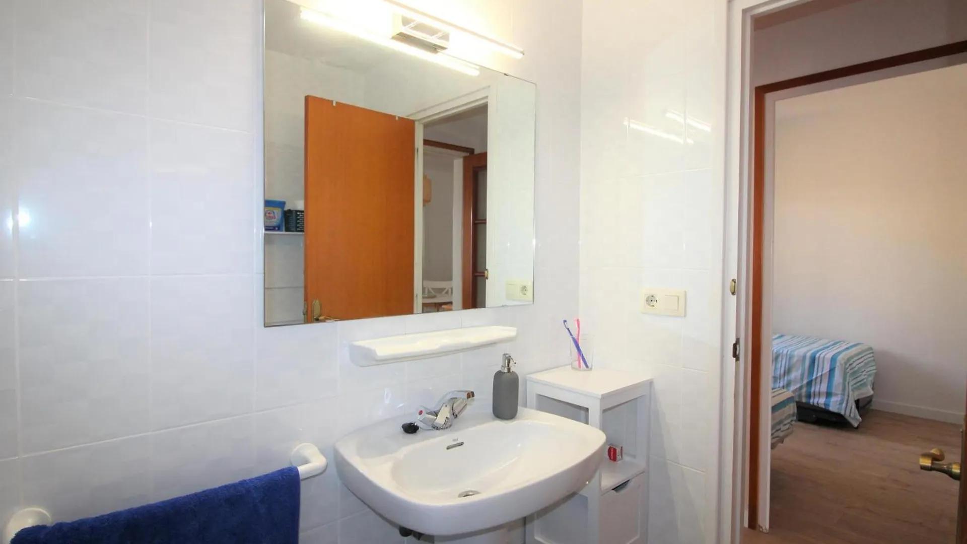 Apartamento Acogedor Con Jardin Y Terraza, A 150 M De La Playa, Equipado Con A/C, Para 5 Personas - Hisp-228-426 Apartment Llanca 0*,  Spain