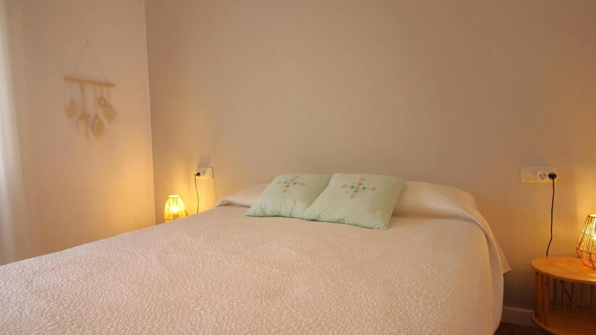 Apartamento Acogedor Con Jardin Y Terraza, A 150 M De La Playa, Equipado Con A/C, Para 5 Personas - Hisp-228-426 Apartment Llanca