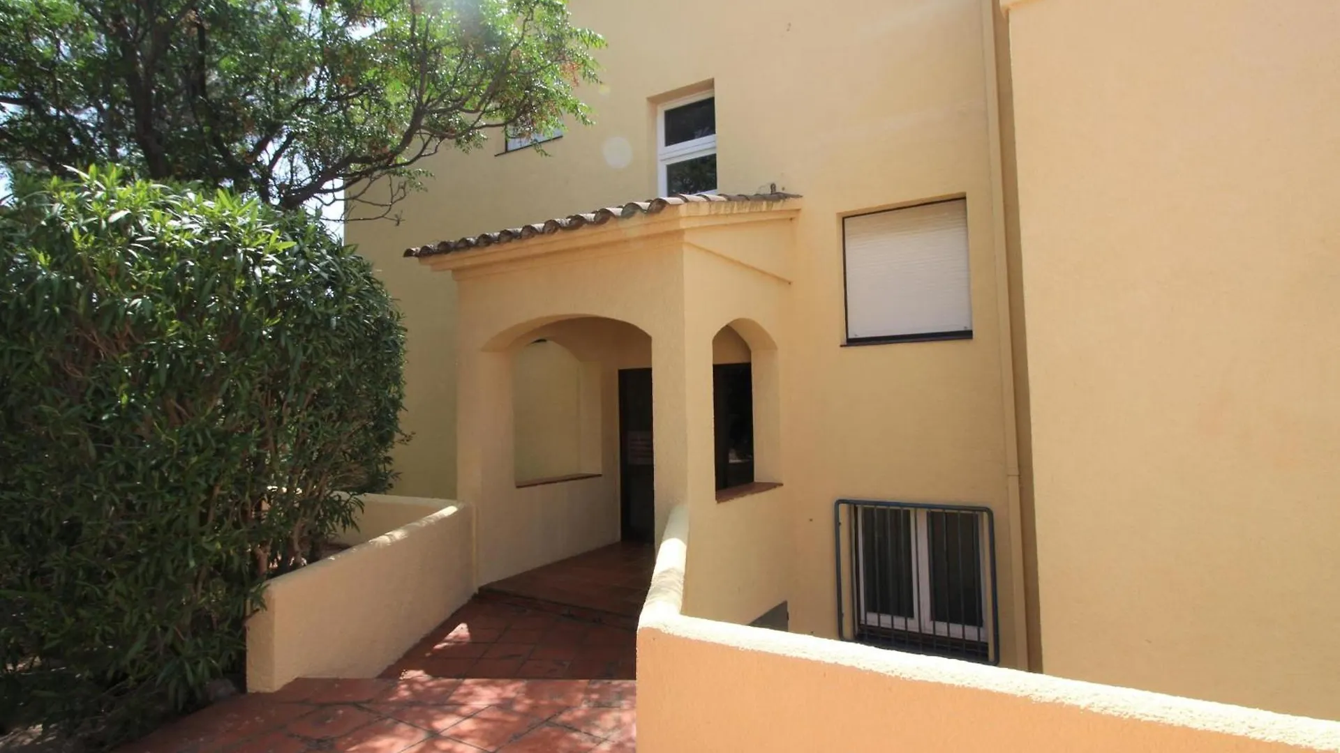 Apartamento Acogedor Con Jardin Y Terraza, A 150 M De La Playa, Equipado Con A/C, Para 5 Personas - Hisp-228-426 Apartment Llanca Spain