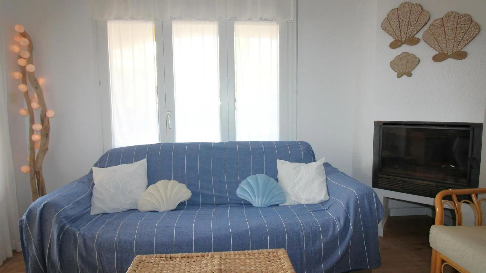 Apartamento Acogedor Con Jardin Y Terraza, A 150 M De La Playa, Equipado Con A/C, Para 5 Personas - Hisp-228-426 Apartment Llanca
